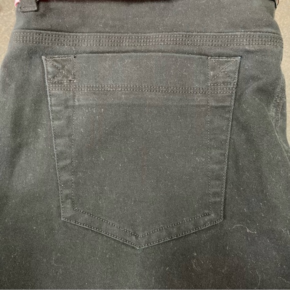 Jones New York Sport Size 12 Black Bootcut Jeans Belt Inseam 32 NWT - Picture 10 of 10